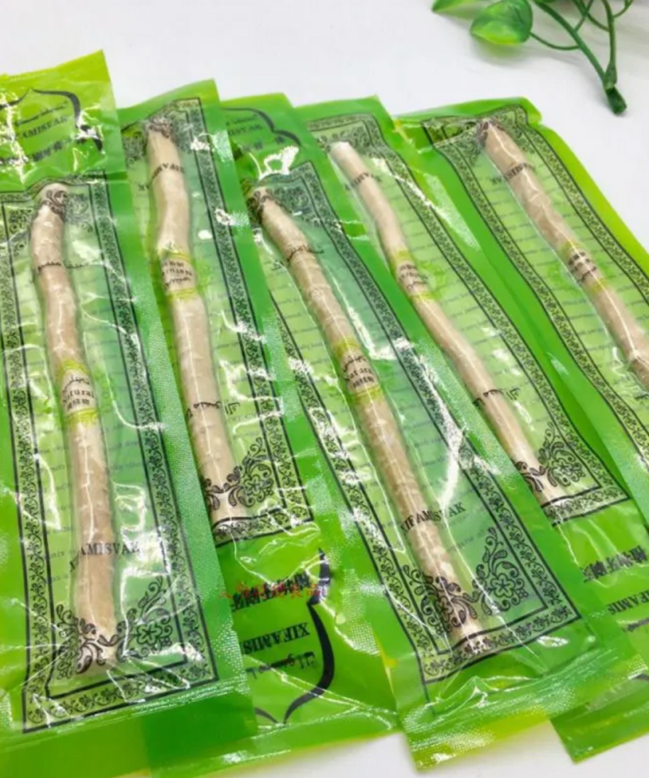 Natural Miswak Tooth Cleaning Stick – Traditional Herbal Teeth Cleaning Twig, 15cm