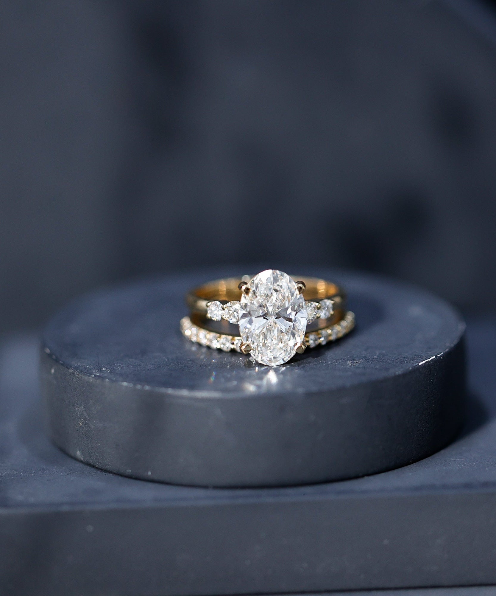 4 Carat Oval Wedding Ring Set with IGI Certified Lab Grown Diamond