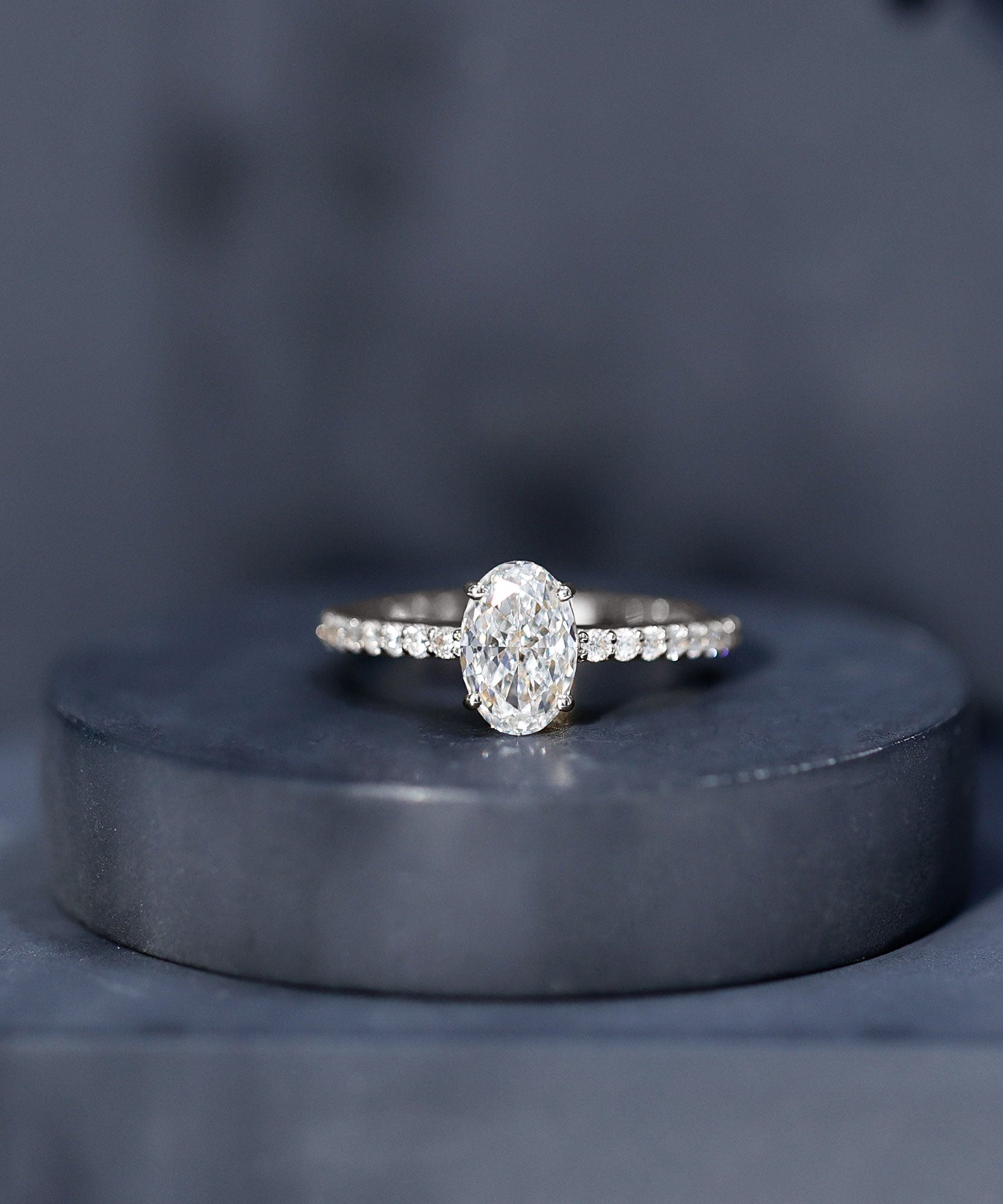 Lab Grown 2 Carat Diamond Oval Engagement Ring with IGI Certificate