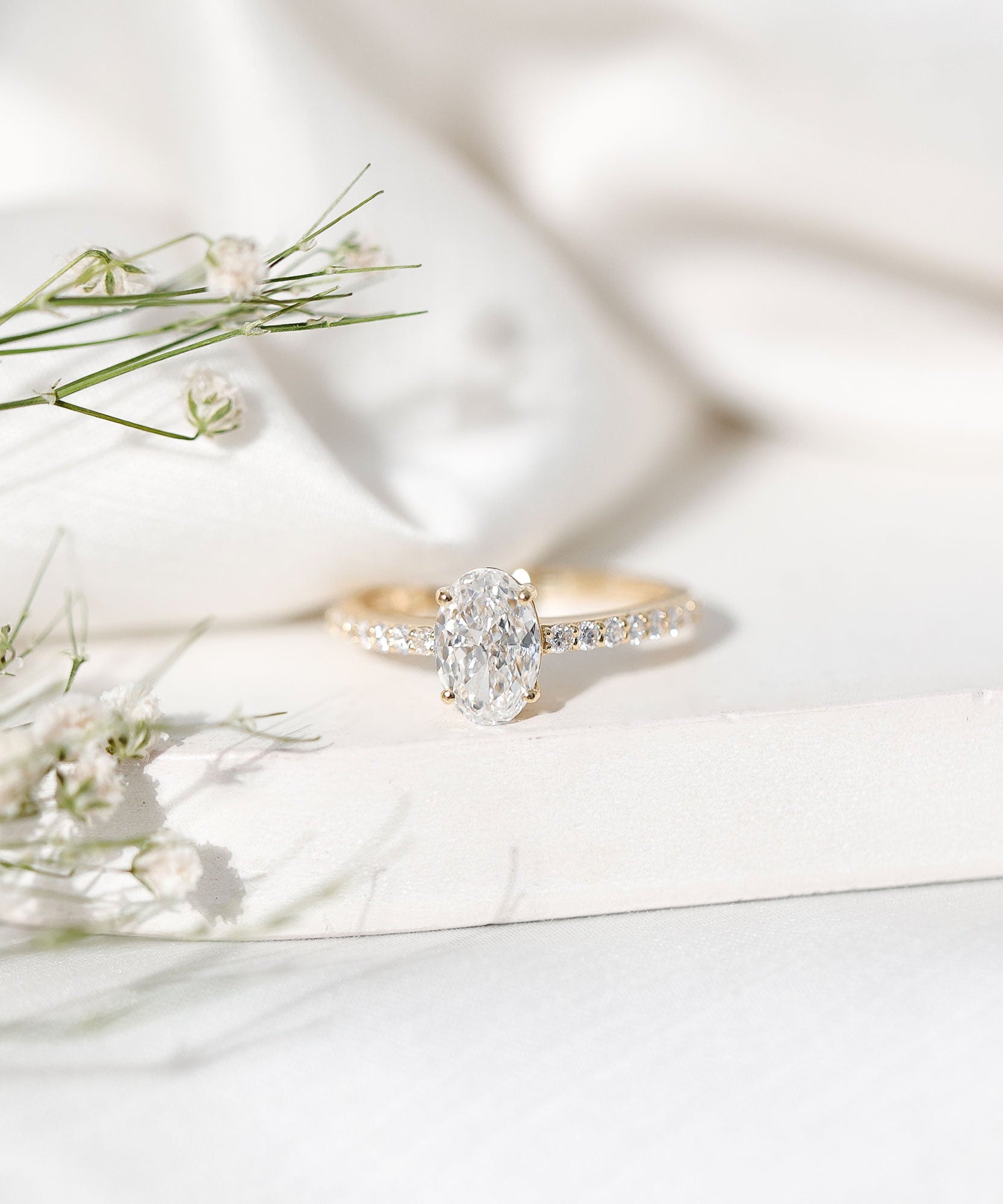 Lab Grown 2 Carat Diamond Oval Engagement Ring with IGI Certificate