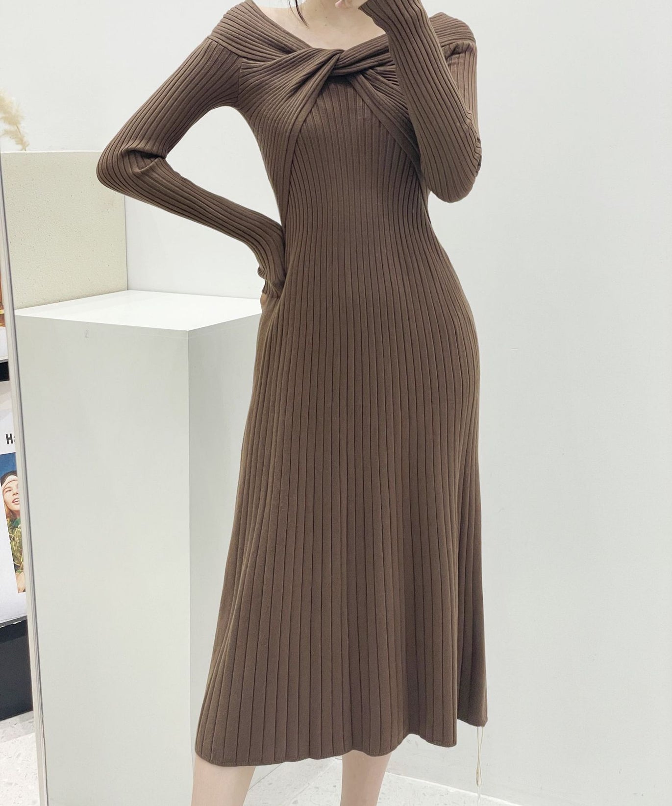 Elegant Knitted Cold-Shoulder High-End Dress
