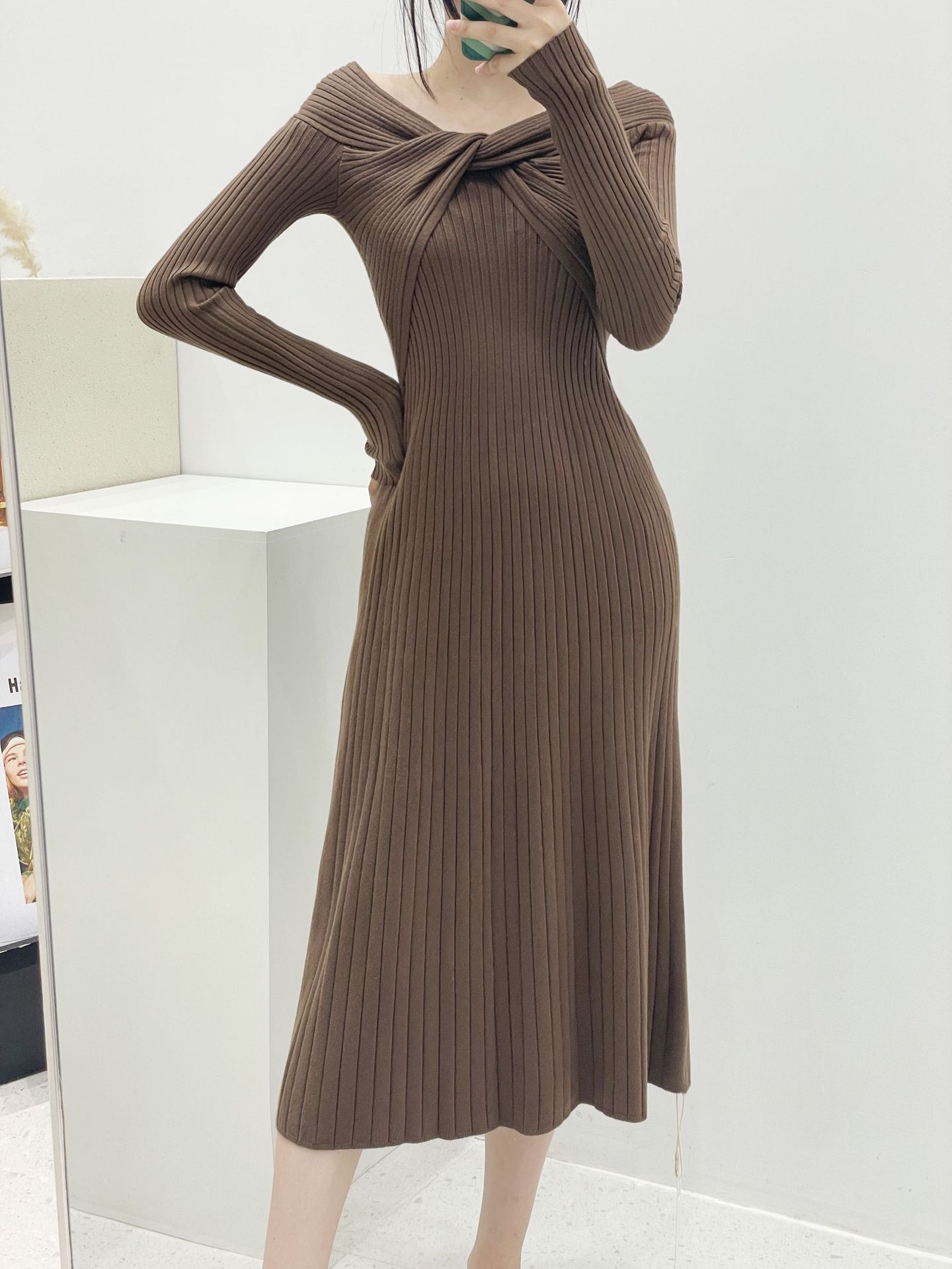 Elegant Knitted Cold-Shoulder High-End Dress