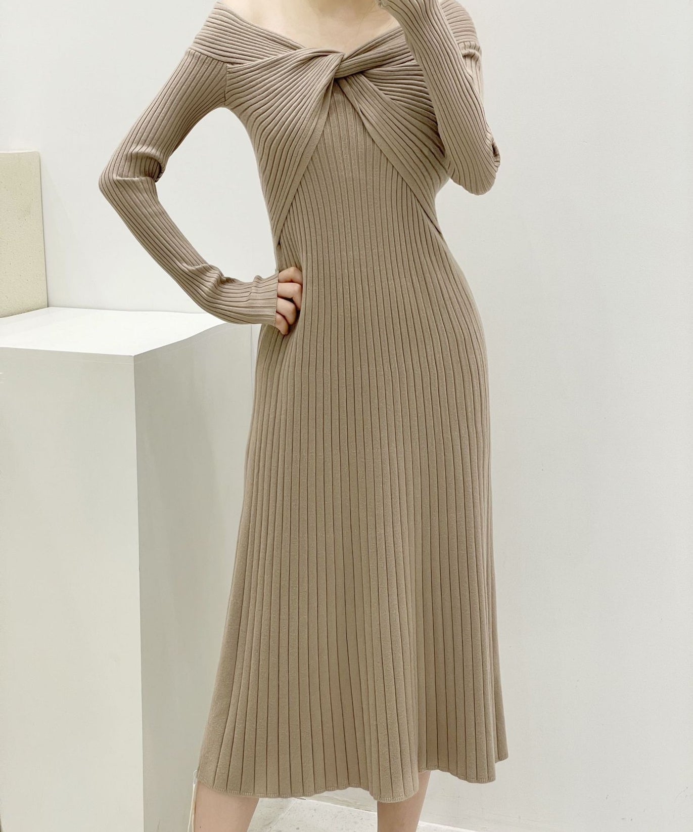 Elegant Knitted Cold-Shoulder High-End Dress
