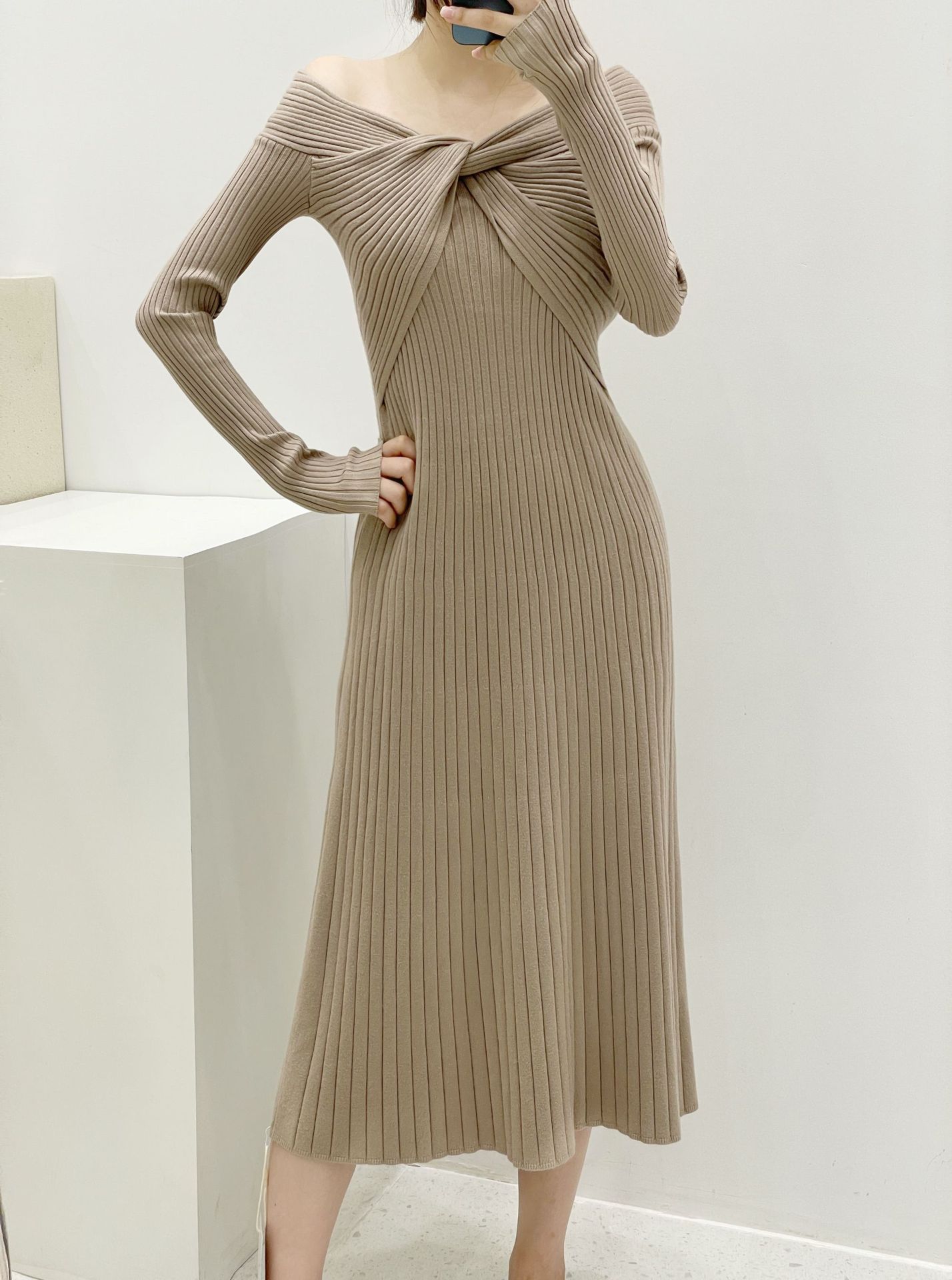 Elegant Knitted Cold-Shoulder High-End Dress
