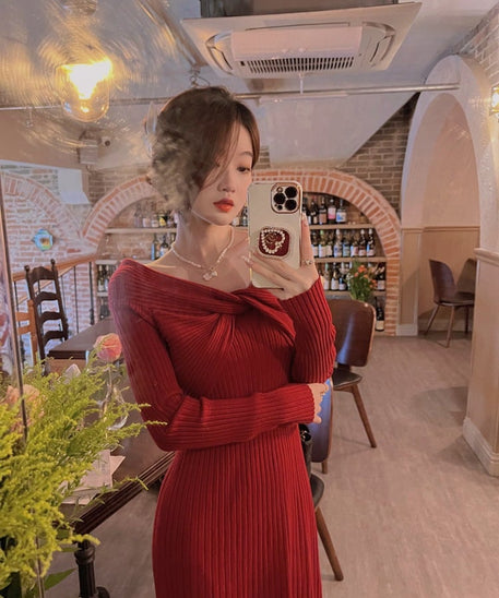 Elegant Knitted Cold-Shoulder High-End Dress