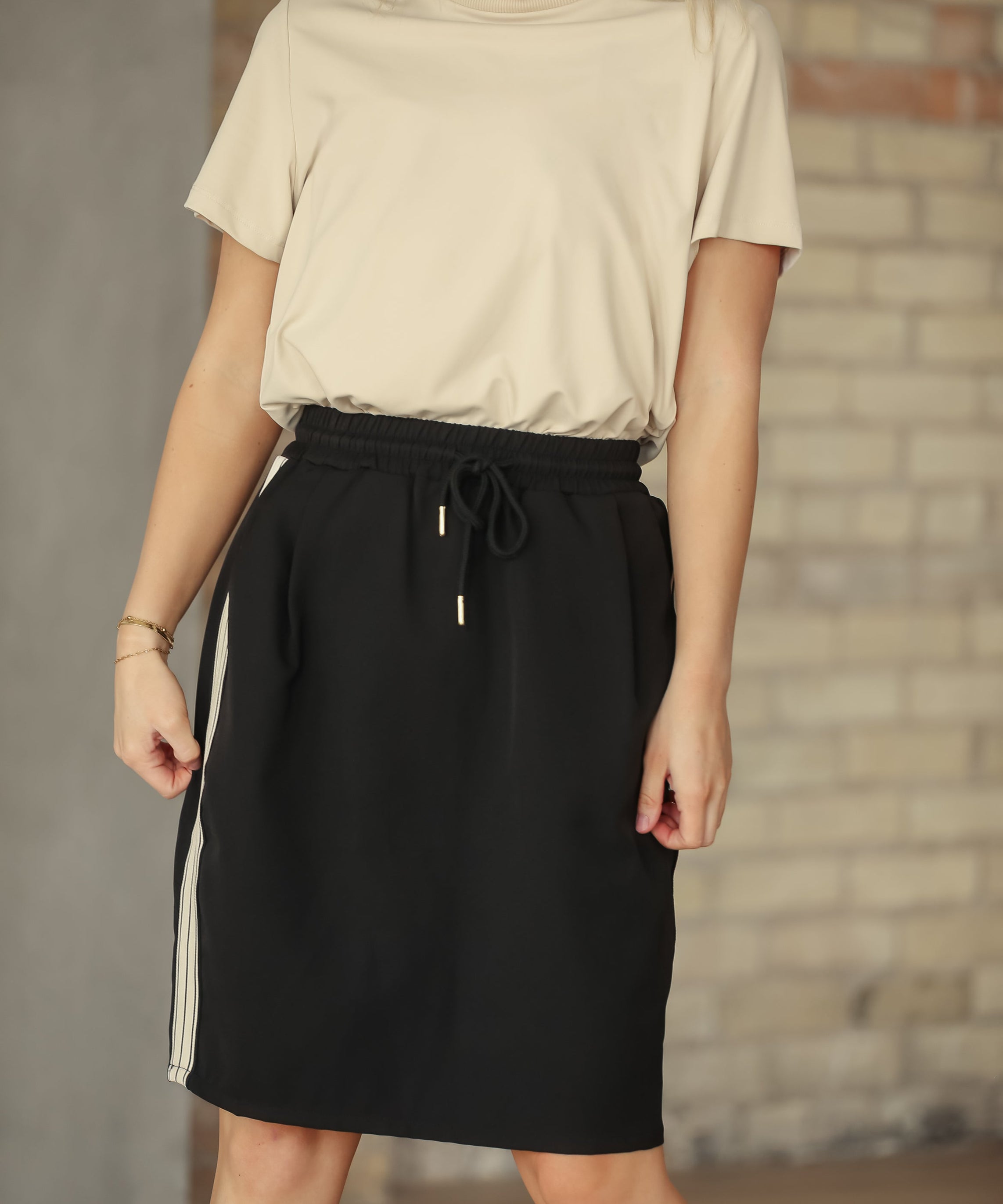 Nina Mid-Rise Track Skirt